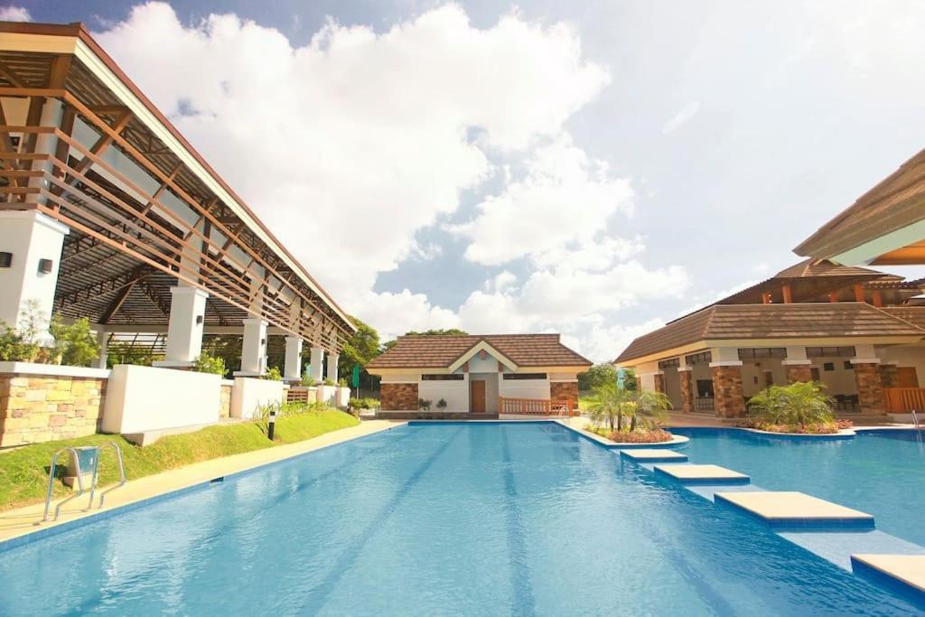 Dreamy 2Br Condo, With A Golf Course View Cebu Kültér fotó
