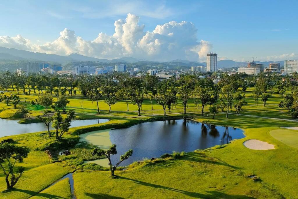 Dreamy 2Br Condo, With A Golf Course View Cebu Kültér fotó